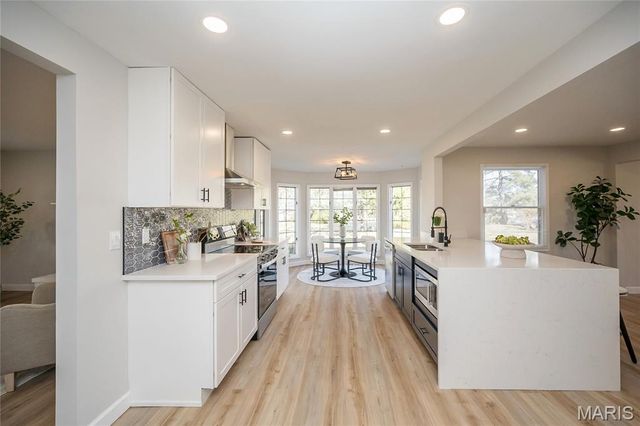 15693 Dresden Lake Court, Chesterfield, MO 63017