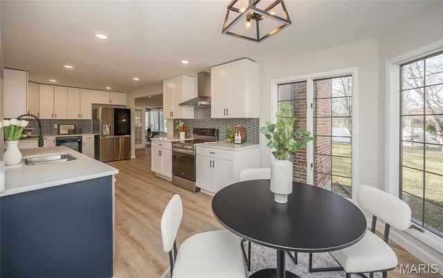 15693 Dresden Lake Court, Chesterfield, MO 63017