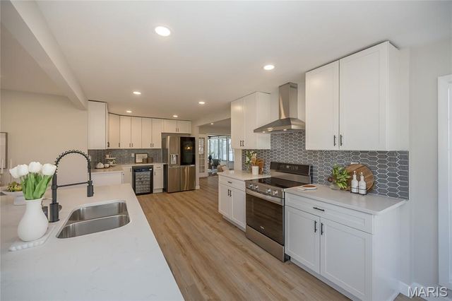 15693 Dresden Lake Court, Chesterfield, MO 63017