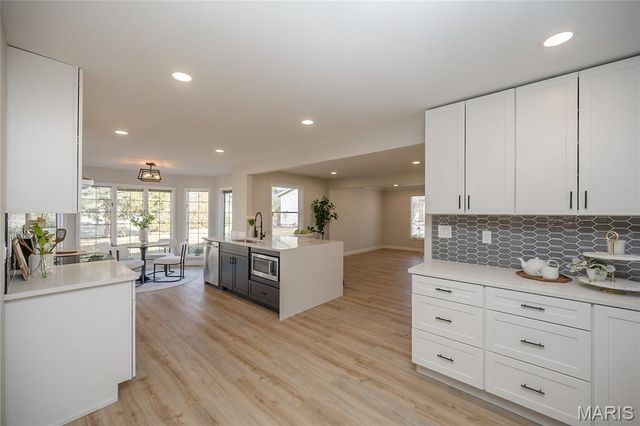 15693 Dresden Lake Court, Chesterfield, MO 63017