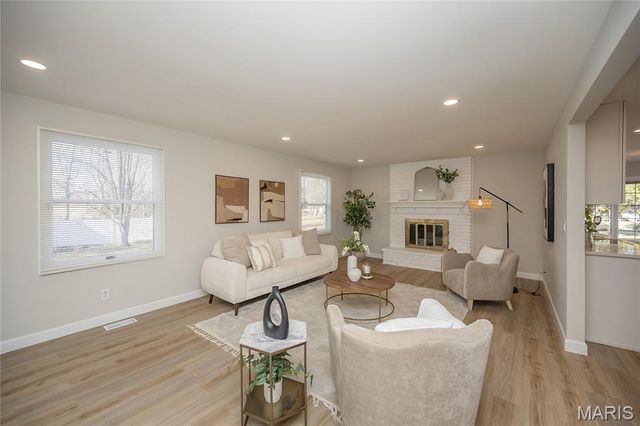 15693 Dresden Lake Court, Chesterfield, MO 63017