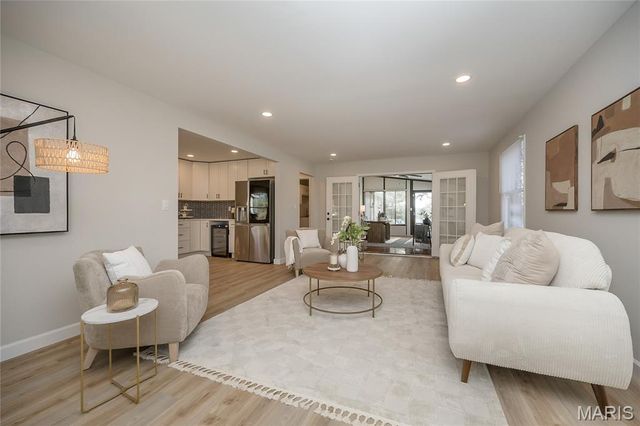 15693 Dresden Lake Court, Chesterfield, MO 63017