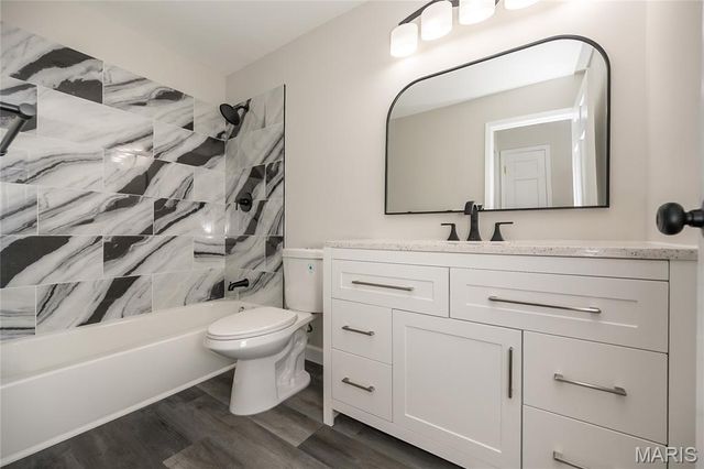 15693 Dresden Lake Court, Chesterfield, MO 63017