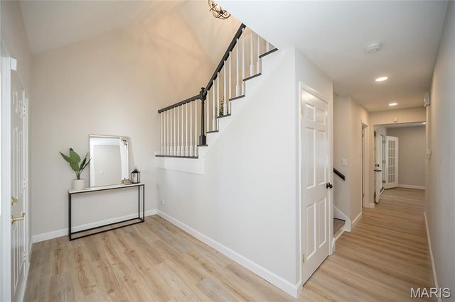 15693 Dresden Lake Court, Chesterfield, MO 63017