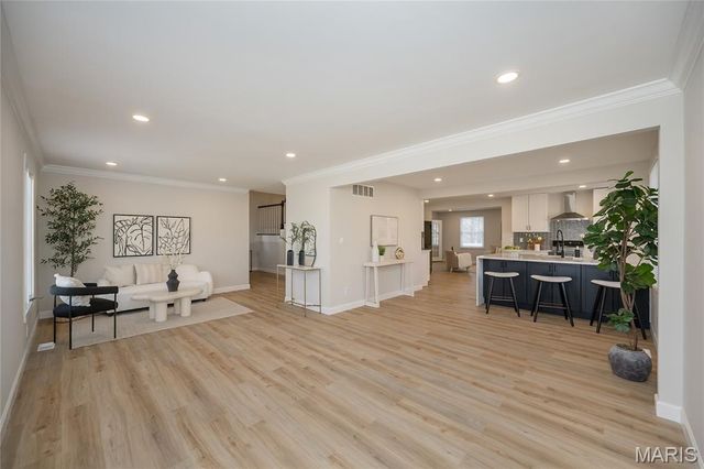 15693 Dresden Lake Court, Chesterfield, MO 63017