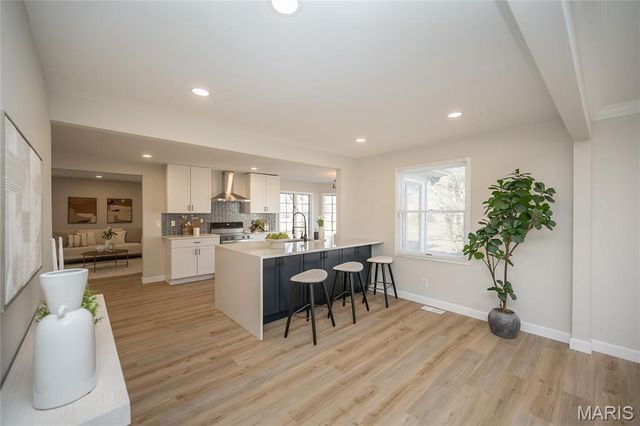 15693 Dresden Lake Court, Chesterfield, MO 63017