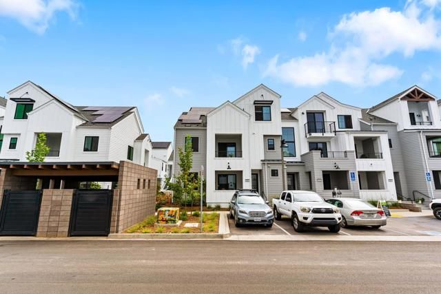 1400 Anacona Place 105, Encinitas, CA 92024