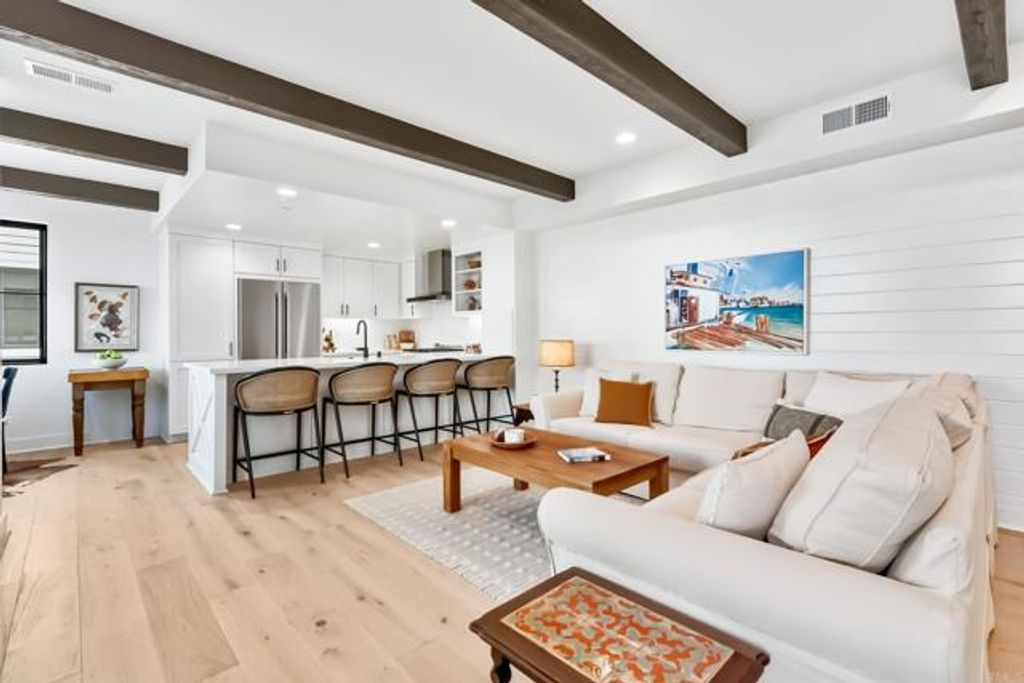 1400 Anacona Place 105, Encinitas, CA 92024