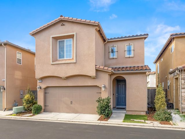 2566 Mustang Drive, Clovis, CA 93612
