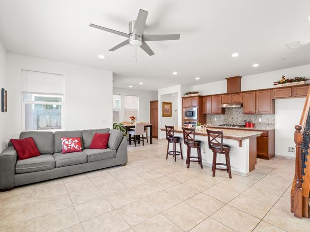 2566 Mustang Drive, Clovis, CA 93612