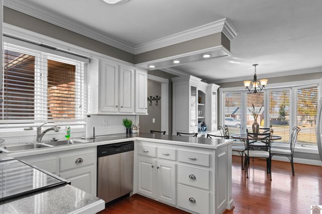 906 E 14th St, Benton, KY 42025