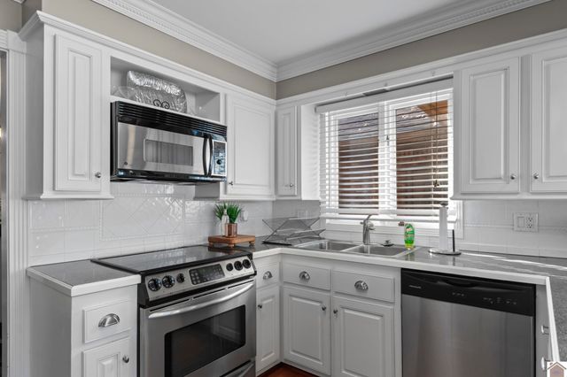 906 E 14th St, Benton, KY 42025