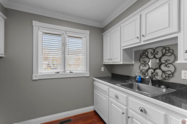 906 E 14th St, Benton, KY 42025