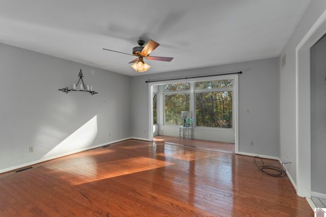 906 E 14th St, Benton, KY 42025