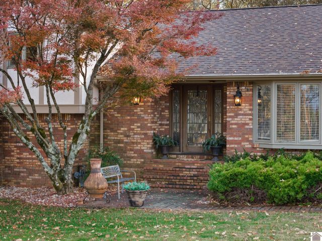 906 E 14th St, Benton, KY 42025