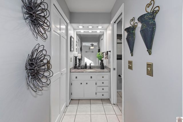 906 E 14th St, Benton, KY 42025