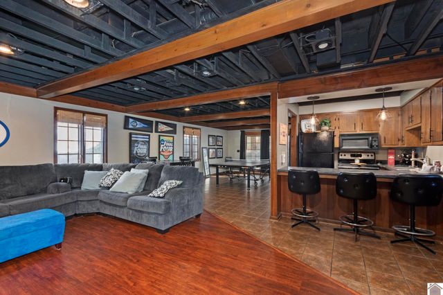 906 E 14th St, Benton, KY 42025