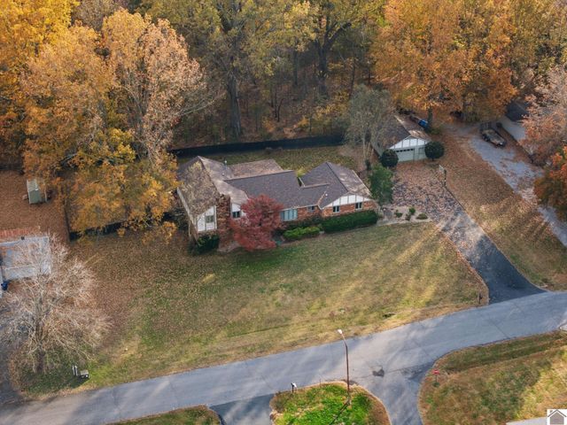 906 E 14th St, Benton, KY 42025