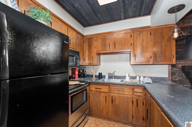 906 E 14th St, Benton, KY 42025