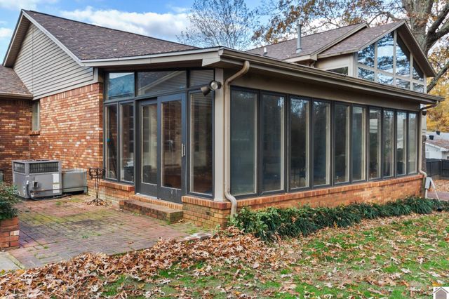 906 E 14th St, Benton, KY 42025