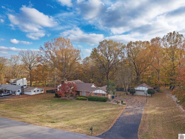 906 E 14th St, Benton, KY 42025