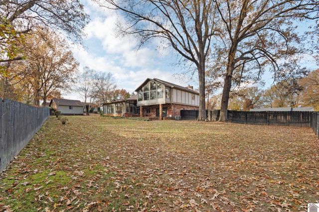 906 E 14th St, Benton, KY 42025