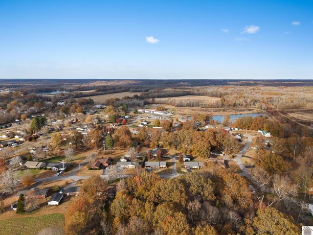 906 E 14th St, Benton, KY 42025