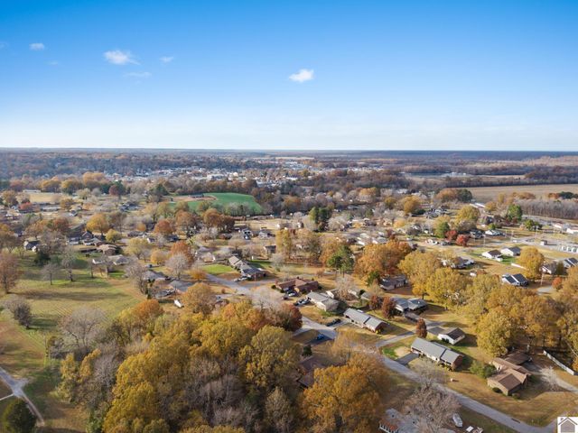 906 E 14th St, Benton, KY 42025