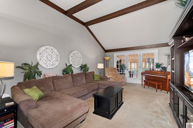 906 E 14th St, Benton, KY 42025