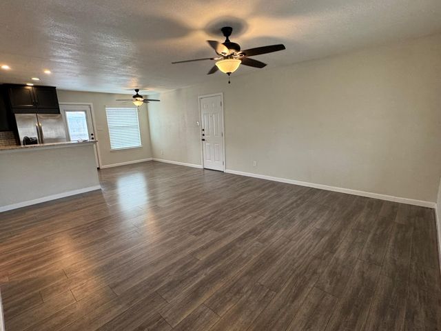 2006 Ash ST, Georgetown, TX 78626