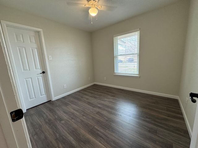 2006 Ash ST, Georgetown, TX 78626