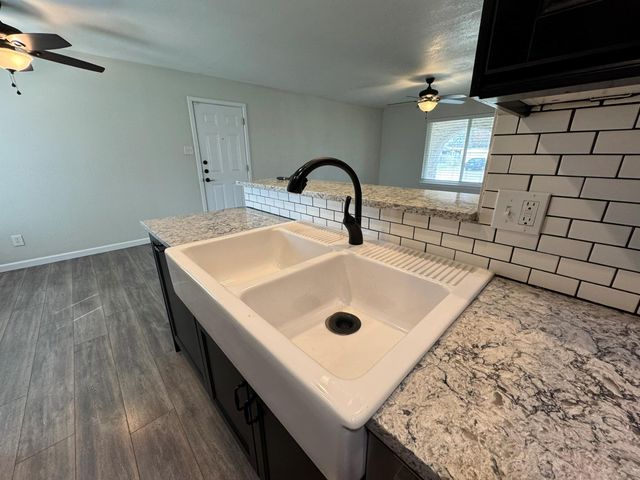 2006 Ash ST, Georgetown, TX 78626