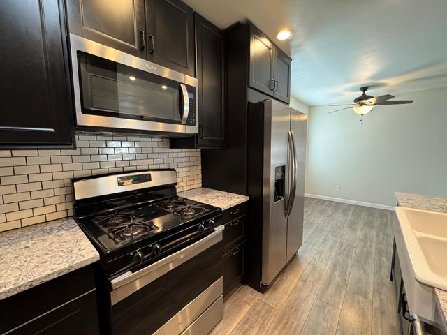 2006 Ash ST, Georgetown, TX 78626