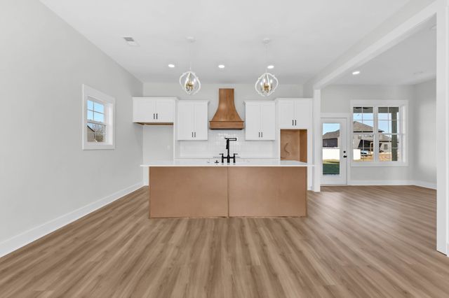 2457 Ellsworth Dr, Clarksville, TN 37043