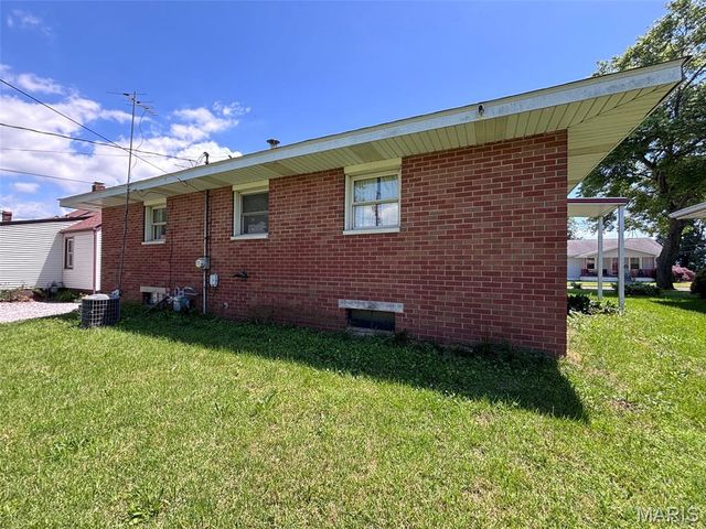 79 Harnett Avenue, Wood River, IL 62095