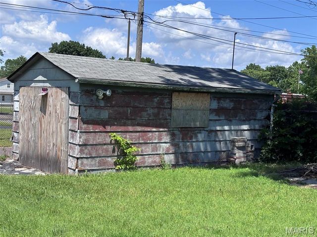 79 Harnett Avenue, Wood River, IL 62095