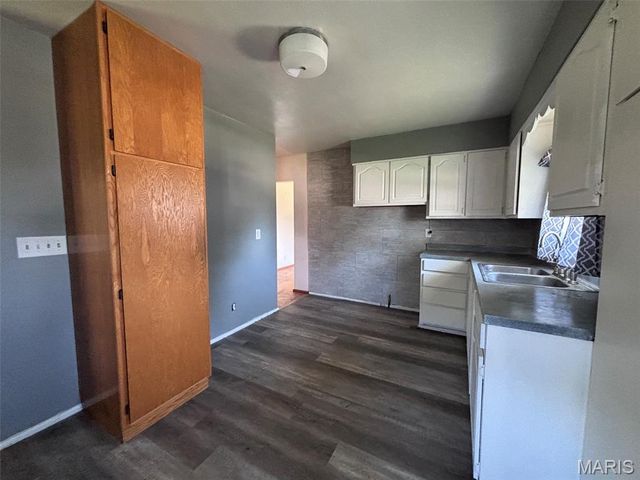 79 Harnett Avenue, Wood River, IL 62095