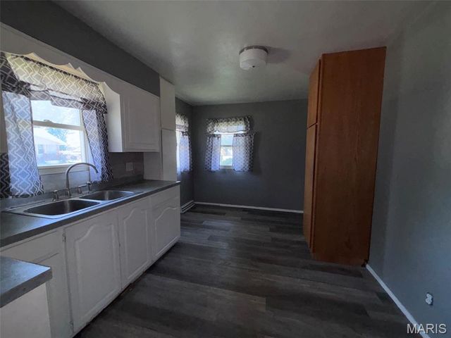 79 Harnett Avenue, Wood River, IL 62095