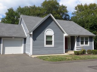 27 Meadow Lake Drive 27, Shelton, CT 06484