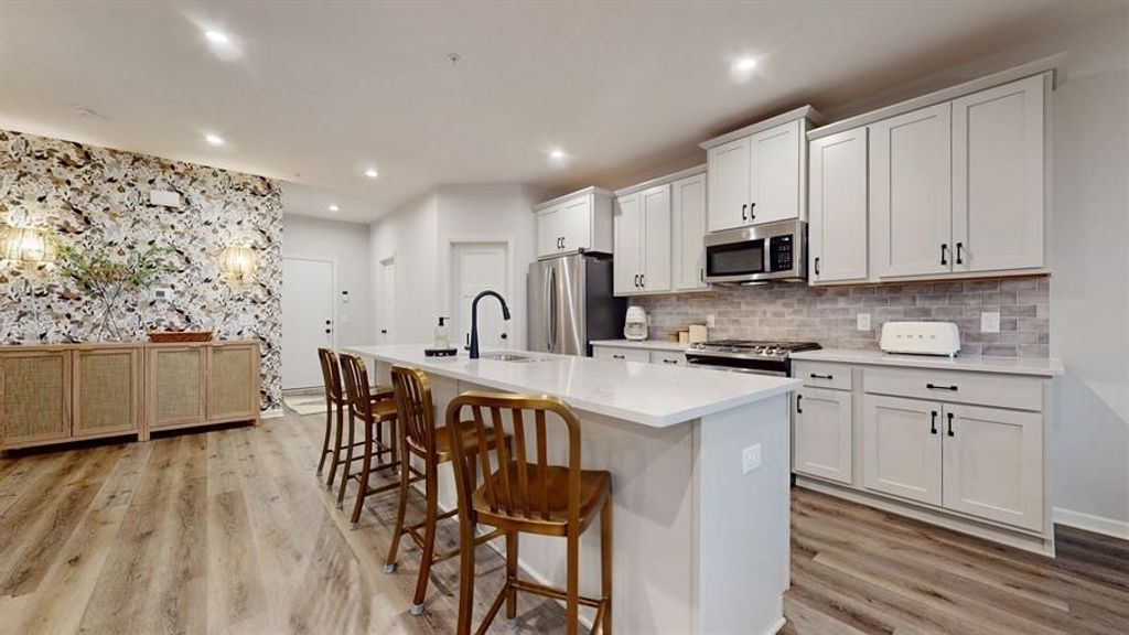 6775 Bluestem Way, Minnetrista, MN 55331