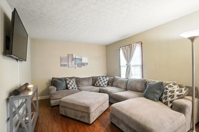 6377 Hilltop Avenue, Reynoldsburg, OH 43068