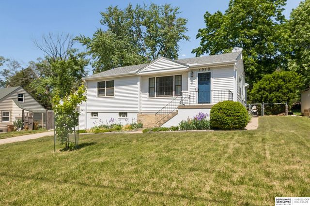 1910 Lindyview Lane, Bellevue, NE 68005