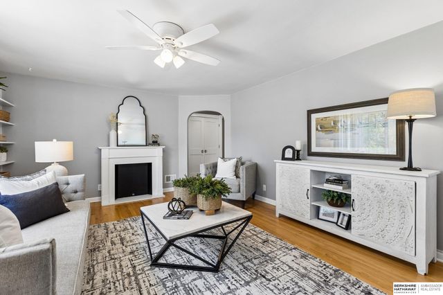 1910 Lindyview Lane, Bellevue, NE 68005