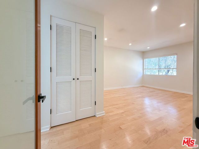 330 S Barrington Avenue 309, Los Angeles, CA 90049