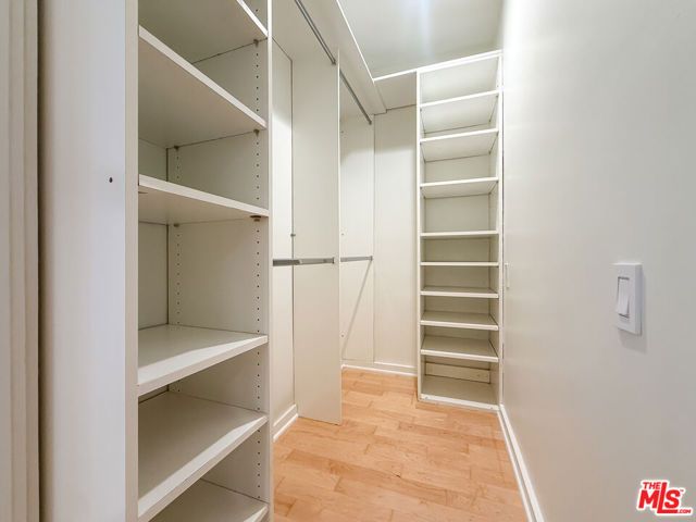 330 S Barrington Avenue 309, Los Angeles, CA 90049