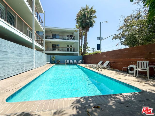330 S Barrington Avenue 309, Los Angeles, CA 90049