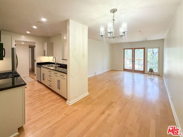 330 S Barrington Avenue 309, Los Angeles, CA 90049
