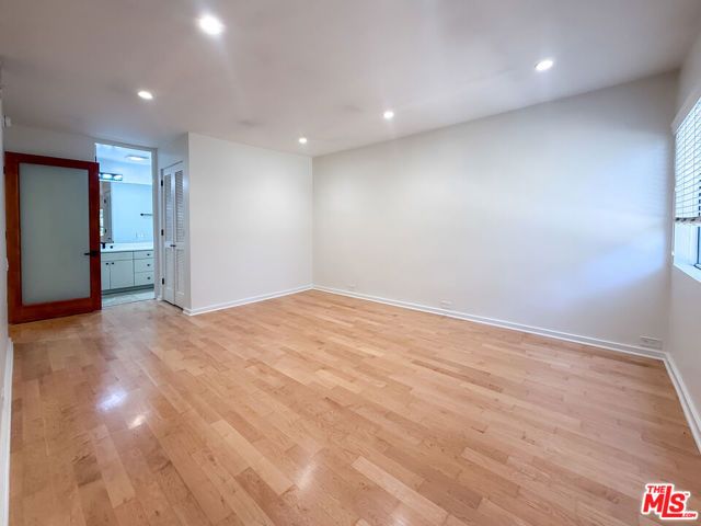330 S Barrington Avenue 309, Los Angeles, CA 90049