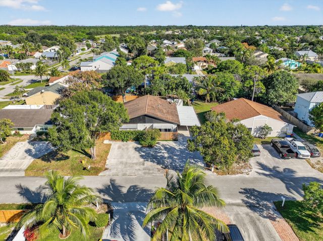 5785 SE Collins Avenue, Stuart, FL 34997