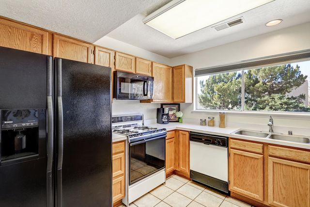 7617 Eagle Rock Avenue NE, Albuquerque, NM 87122